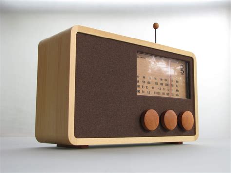Wood radio. Here’s the wooden Addison next to the Catalin version: There are some differences. The Catalin radio has a flat front, while on the wooden one, the front juts out a little. Although both versions use the same model chassis, the wooden Addison is slightly larger, because the wood is thicker than the Catalin. 