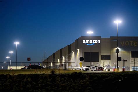 Woodburn amazon. The 3.8-million square foot, 105-foot high, five-story white and blue Amazon distribution center in Woodburn, billed as the biggest building in Oregon, appeared finished for much of 2023. 