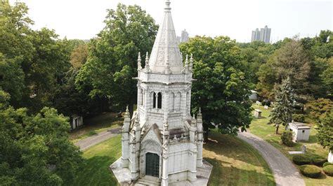 Woodlawn cemetery brooklyn.  #historiccemetery #bronxcemetery #woodlawncemetery josephshahadi 1...