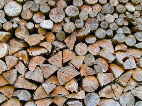 Woodpile - Learn how to create a self-supporting stack of firewood called a Holz Hausen, also known as a beehive wood stack. Follow the step-by-step instructions and see the benefits of this unique method of storing firewood.