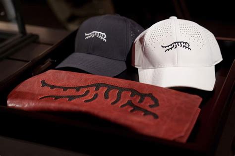 Xxxvido Incom - Woods and TaylorMade launch Sun Day Red apparel brand