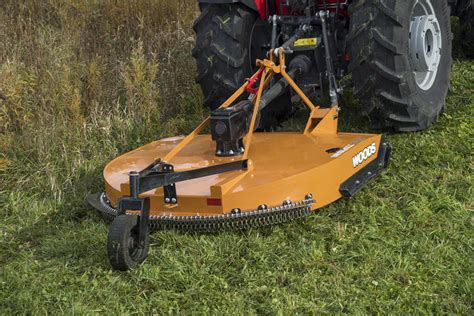 When it's time to go clip pastures there are a few things to do to your brush hog, or brush hog, to get the best performance out of it and make sure it last...