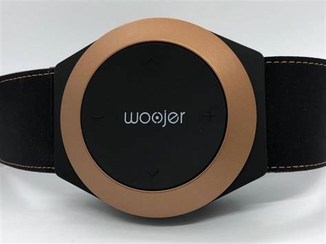 Woojer strap. Out of the box, the Woojer Strap Edge unit comes with a soft pouch, a 3.5 mm audio cable and a USB-C cable. It has a 3350 mAh, 4.2V battery that needs about 3 hours to charge to reach full battery capacity from the USB-C port. Depending on the volume and haptic sensation settings, the battery can last for up to 8 hours. 