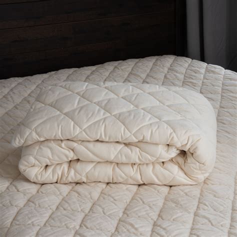 Wool mattress pad. Snuggle Fleece Elite Wool Mattress Pad . It certainly seems that the Snuggle Fleece Elite Wool Mattress Pad may just be the coolest option on our list of the best wool mattress toppers. The Elite topper is made with 65 oz of high-quality wool per linear yard with a 1.5” pile height, lending it super plush and cozy. 