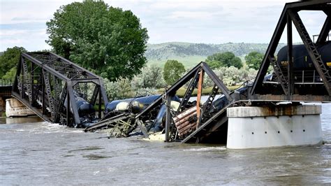 Work begins to clean up train derailment in Montana’s Yellowstone River
