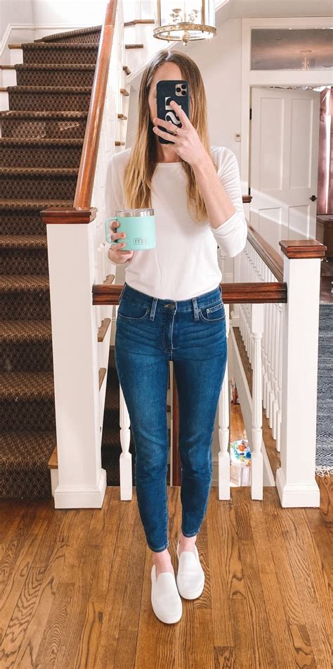 Work from home outfits. Apr 2, 2020 · Comfy Bretons, cosy cashmere and go-to classics like round neck T-shirts and merino wool sweaters from Uniqlo are the order of the day. "Jeans seem to be a day-to-day favourite too – especially ... 