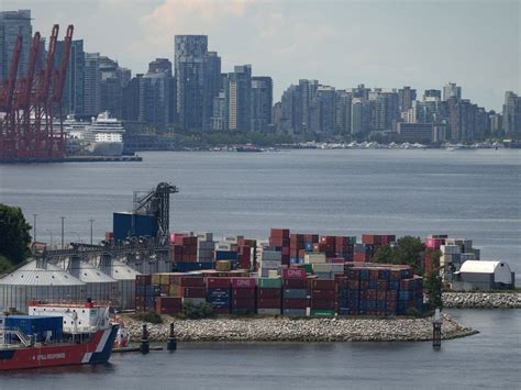 Work resumes at B.C. ports after tentative deal is reached to end strike