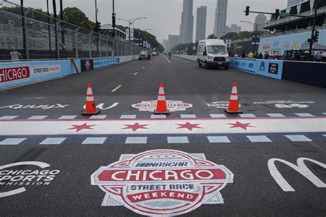 Worker dies while setting up Chicago NASCAR race