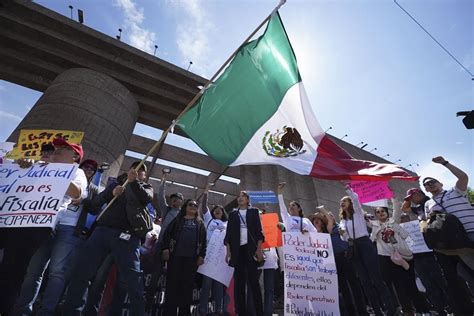 Workers at Mexico’s federal courts launch a 4-day strike over president’s planned budget cuts