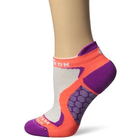 Workout socks. Feb 27, 2023 · Alo Yoga Women's Pivot Barre Sock. For indoor studio classes like barre, yoga, or Pilates, the Alo Yoga Pivot barre sock is one of the best. The elastic straps help keep your feet securely in the ... 