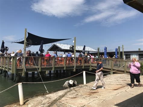 World Famous Hudson’s Seafood House on the Docks