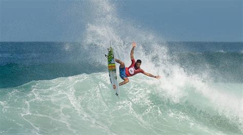 Worldsurfleague. The World Surf League (WSL) organizes and runs the professional surfing tour, a circuit featuring multiple venues around the world. WSL crowns shortboard, longboard, and big wave surfing champions in both male and female divisions. Now, let's take a look at the complete list of world surfing champions and corresponding tour names: 