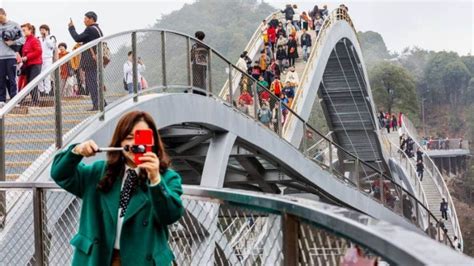 Would you dare? China’s new bending bridge is ‘too …