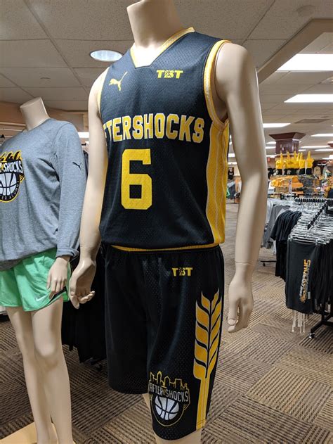 The Basketball Tournament made its debut in Wichita on Thursday with the Aftershocks, a Wichita State alumni team, defeating Iowa United 85-76 at Koch Arena. The WSU players advance for a Saturday .... 