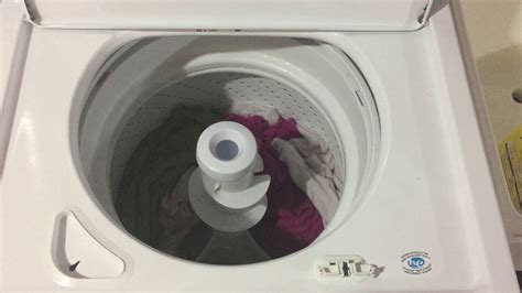 This video show a squeak on a top load whirlpool washer. . Wtw4816fw2