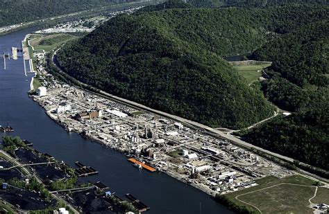Dec 10, 2020 · Chemours formed as a spinoff from DuPont in 2015. The plant is along the Kanawha River in eastern Kanawha County. Belle, with a population of around 1,100, is southeast of Charleston. . 