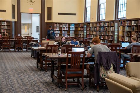 The Graduate Research Commons in WVU's Downtown Campus Library is a multipurpose space exclusively for graduate students. The Research Commons space allows graduate students to interact with their colleagues from other programs, prepare for presentations, and to work on collaborative projects.. 