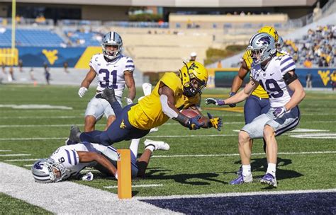 Nov 27, 2021 · Jalon Daniels rushed the ball in for Kansas from three yards out for a late touchdown with 1:46 left. The extra point made it just a 34-28 lead for West Virginia, after that 68-yard, five-play ... 