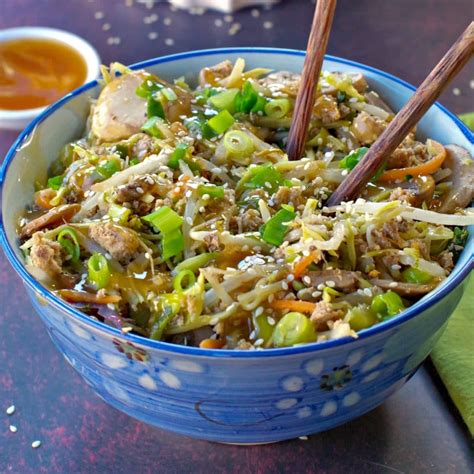 Ww egg roll in a bowl. Brown your choice of meat in a medium non stick skillet until cooked all the way through and then add the ginger. Add soy sauce and sesame oil. Add full bag of coleslaw, stir till coated with sauce. Add 1/2 cup of shredded carrots, stir till coated with sauce. Add chopped scallions, mix thoroughly and cook on medium high heat until the cole ... 
