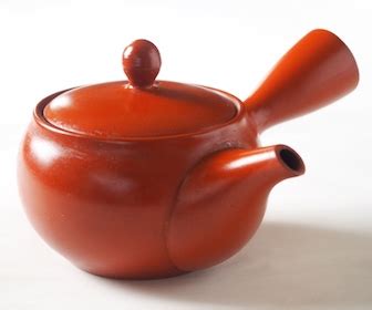 釜炒り茶は香ばしい釜香（かまか）が特徴的なさっぱりとした飲みやすいお茶. 日本における釜炒り茶生産の始まりは、16世紀頃に中国から伝わったと言われています。. そんな釜炒り茶の特徴は釜で炒ることで生まれる釜の香り「釜香」とさっぱりとした .... 