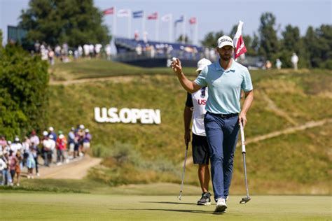Wyndham Clark takes 1-shot lead over Rory McIlroy into back 9 on final day of US Open