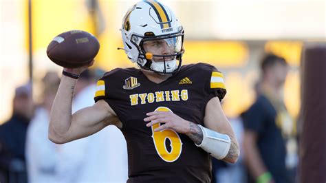 Wyoming beats No. 24 Fresno State, ends 2nd-longest win streak in the nation at 14 games