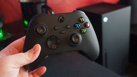 We're aware some users using an Xbox Series X|S controller are seeing it lose sync with the console. Note: if you see this behavior, try reconnecting the controller to the console via USB/Wireless or if possible connect another controller and submit feedback. Then reboot the console and try re-syncing the controller. ". . 