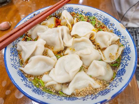 Xian famous food. Learn about the story, menu, and locations of the NYC fast-casual Chinese specialty restaurant chain known as Xi'an Famous Foods, serving Chinese dishes based on family recipes of favorite noodles and dishes from Xi'an, Shaanxi, China. 