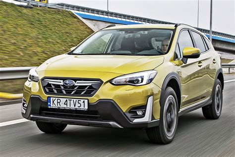 Xv. - The XV offers you a 1.6-litre petrol engine (badged 1.6i) and a 2.0-litre petrol hybrid with an electric motor, badged as the XV e-Boxer 2.0i.