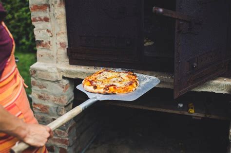 Your Guide to Pizza Peels & Why You Need One in … - balustradellc