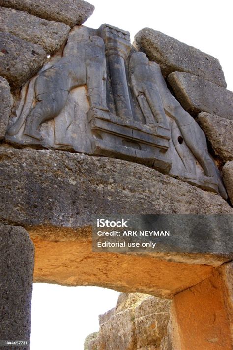 Yunani Kuno/Seni/Patung/Zaman Perunggu - Wikibooks - balustradellc