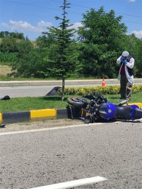 Yalova’da ağaca çarpan motosikletin sürücüsü hayatını kaybettis
