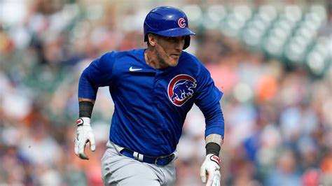 Yan Gomes' single breaks an 8th-inning tie as the wild card-contending Cubs beat the Tigers 6-4