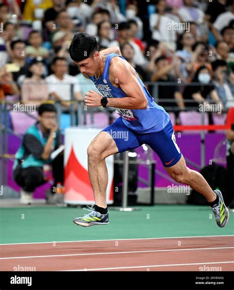 Yang Chunhan competes during men