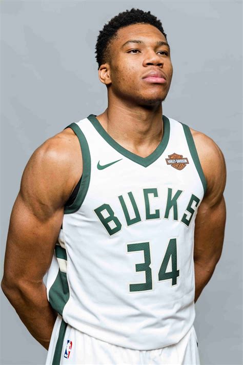Feb 11, 2020 · The little “Greek Freak” has arrived! On February 10, Giannis and Mariah welcomed their new baby boy to the world. They named him Liam Charles. The NBA star proudly tweeted out the news while ... 