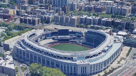 Yankee stadium tours. Gate Locations. Yankee Stadium has four gate locations for entry and exit: Gate 2, adjacent to left field: Enter via Jerome Avenue and East 164th Street. Gate 4, behind home plate: Enter via East 161st Street and Macombs Dam Bridge. Gate 6, adjacent to right field: Enter via East 161st Street and River Avenue. 