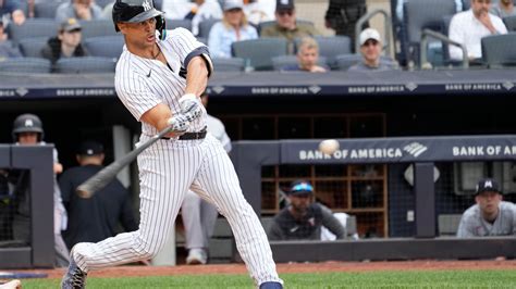 Yankees’ Stanton out 6 weeks with strained hamstring