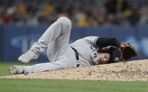 Yankees reliever Anthony Misiewicz struck in the face by a line drive against Pirates