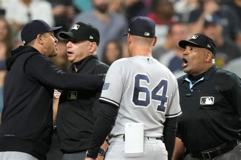 Yankees squander scoring chances, Aaron Boone gets tossed in loss to White Sox