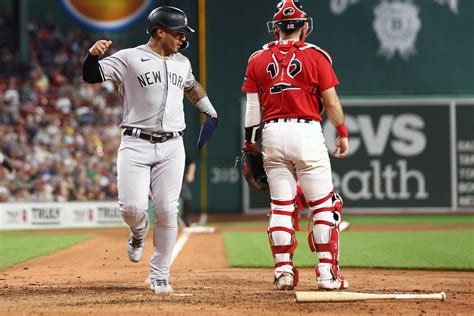 Yankees sweep Fenway Park doubleheader for first time since 2006 as Boone gets 500th win