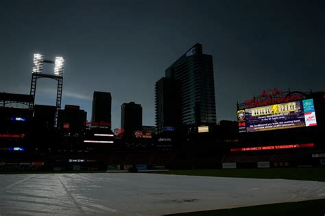 Yankees-Cardinals postponed Friday due to inclement weather, will play doubleheader Saturday