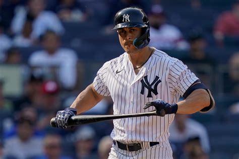 Yanks’ Stanton goes on 10-day IL with left hamstring strain