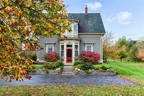 Yard care in the fall. Autumn leaves put on a beautiful display when they’re on the trees, but once the leaves fall they create an unsightly mess. A leaf blower makes quick work of clearing a yard or pat... 