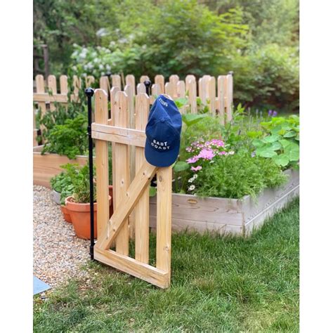 Each post is constructed with durable polypropylene and steel, Zareba built these fence posts to last while being easy to install and remove. The built-in clips are set at the following heights (measured from the top of the step-in flange): 5.00 in, 9.50 in, 12.50 in, 17.45 in, 21.45 in, 26.75 in, 30.10 in, 35.25 in (highest fence height). 