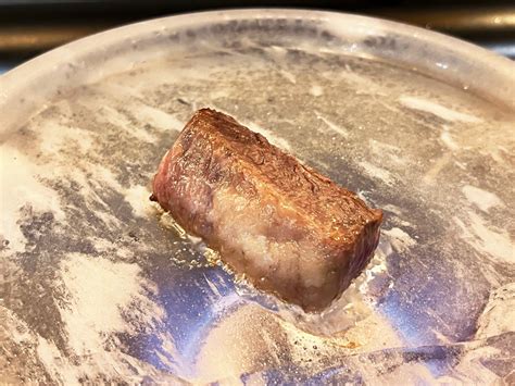 Yasunobu【関西・大阪グルメ日記】 on Instagram: "・ 大阪京橋にある 水晶板で焼く立ち食い焼肉🥩 『立ち食い専門焼肉 …