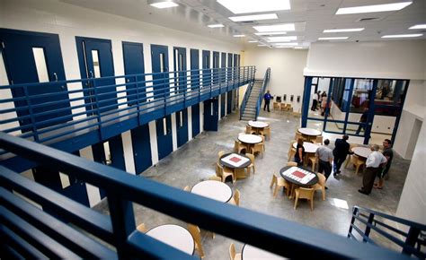 The Mental Health Center will soon be providing services to Yellowstone County jail inmates under a new agreement approved on Tuesday. County commissioners approved contracting with MHC beginning .... 