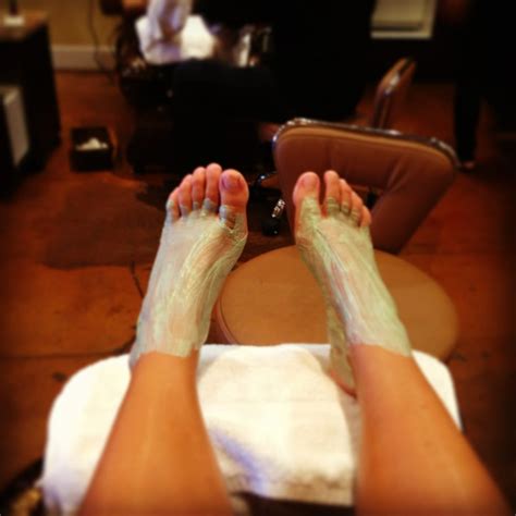 Yelp pedicure. A mini pedicure is a pedicure that focuses mainly on the toes. It is designed mainly for toenail maintenance between regular pedicure visits. Mini pedicures usually include a soak,... 
