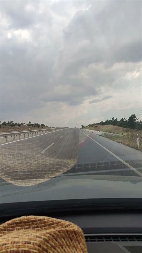 Yine Düştük Yollara. 