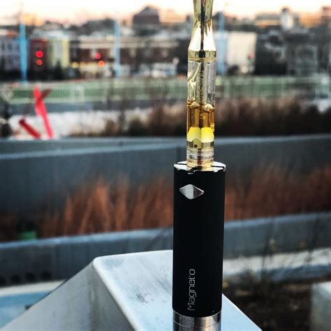  Here are the basic steps to use it: 1. Charge the device with the USB cable until the screen shows “Full”. 2. Attach the 510 thread adapter to your cartridge and insert it into the device. You can adjust the height and width of the chamber to fit your cartridge. 3. 