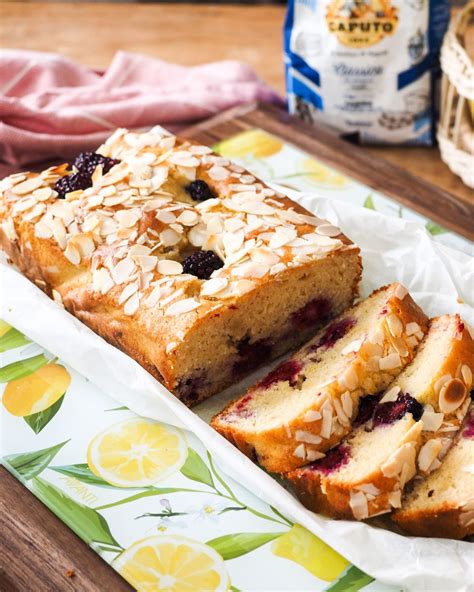 Yoghurt, blackberry and olive oil loaf cake Easy cake recipes - Food